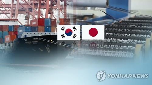 일본 재무성이 올 상반기 일본의 무역수지 흑자액이 전년동기대비 87.4% 줄어들었다고 발표했다. 그나마 무역에서 흑자를 보던 한국에 대한 수출 규제를 강화하면서, 올 하반기 일본의 무역수지 흑자액 개선은 쉽지 않을 전망이다. [자료=연합뉴스]