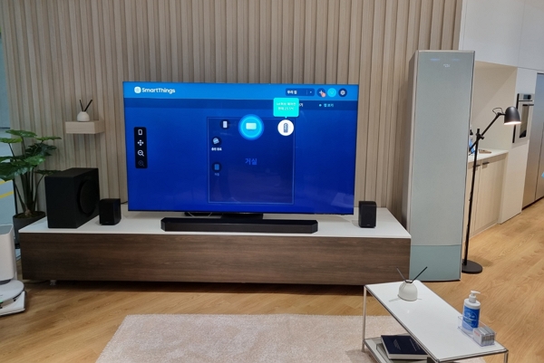 삼성전자의 Neo QLED TV 8K에 연결된 스마트싱스. [사진=녹색경제신문]