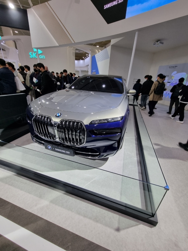 삼성SDI 배터리가 탑재된 BMW '뉴 i7'[사진=녹색경제신문]