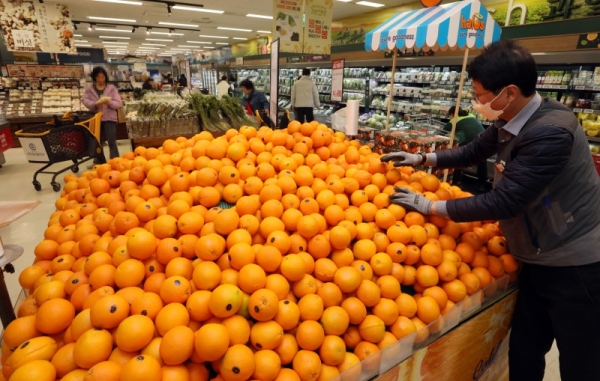 이마트 용산점의 오렌지 매대 모습.[사진=이마트]